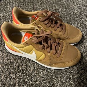 Nike Internationalist Gold Orange Women’s Size 8